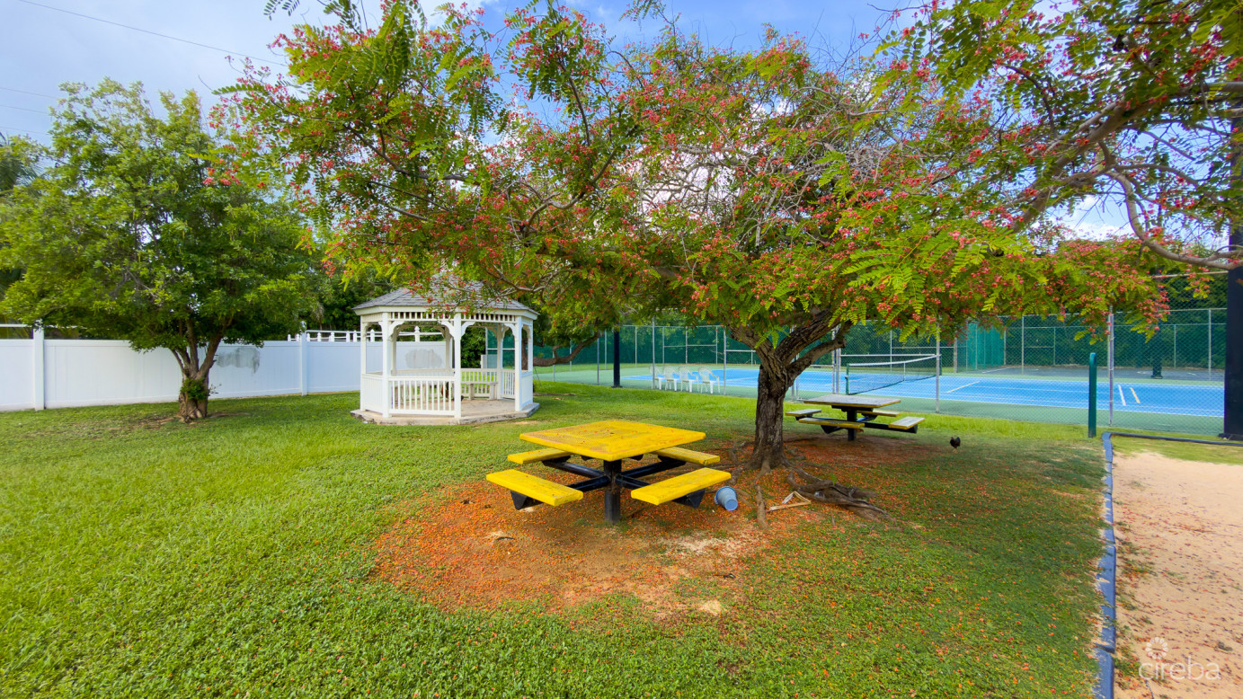 Snug Harbour Andrew Drive - 4 Bedroom Family Home In The Seven Mile Beach Corridor