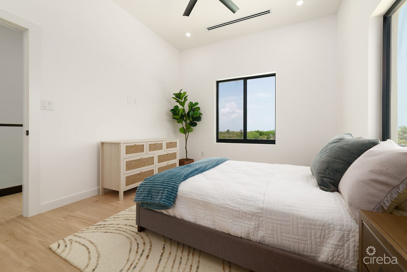 2 Bedroom, 2.5 Bathroom Duplex In Lookout Garden