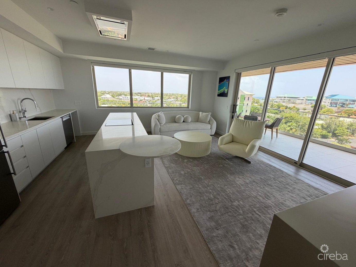 One Gt Designer Furnished, Deeded Parking