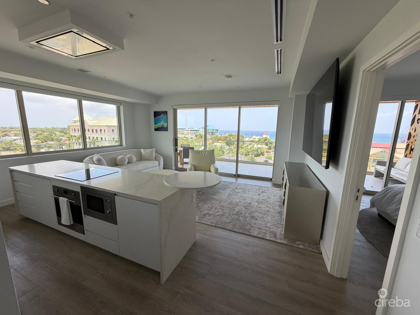 One Gt Designer Furnished, Deeded Parking