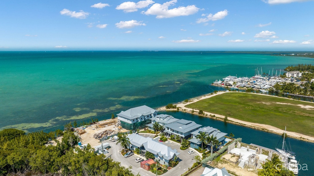 Large Seahaven 2 Bed With Pool - Oceanview And Canal Front