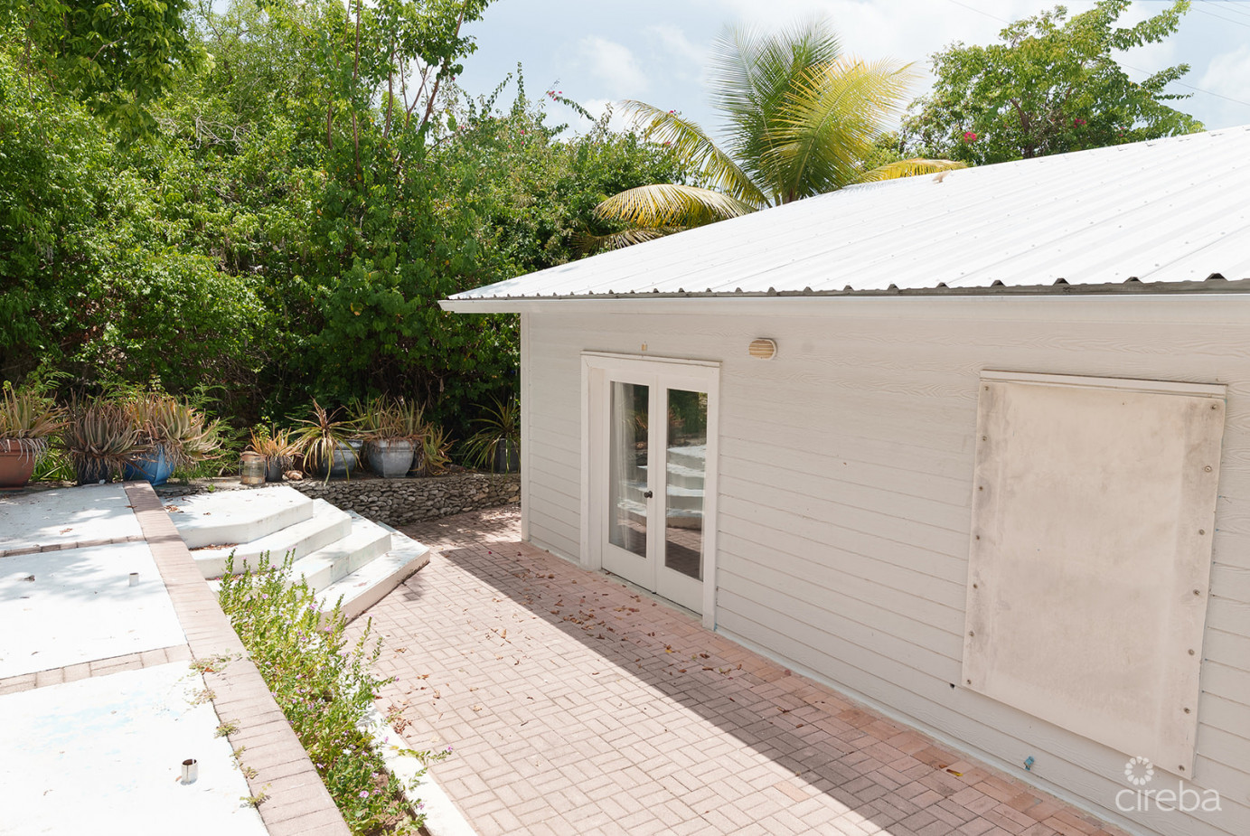 12% Roi - Income-producing Multi-unit Property  Fully Occupied - Cayman Brac