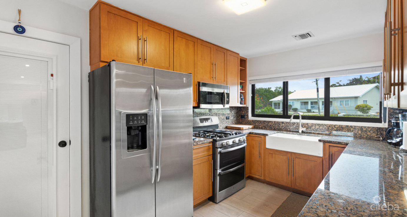 Melmac Ave #92 & #94  South Sound - Single Family Home With Cottage Set On 0.5 Acre Plot