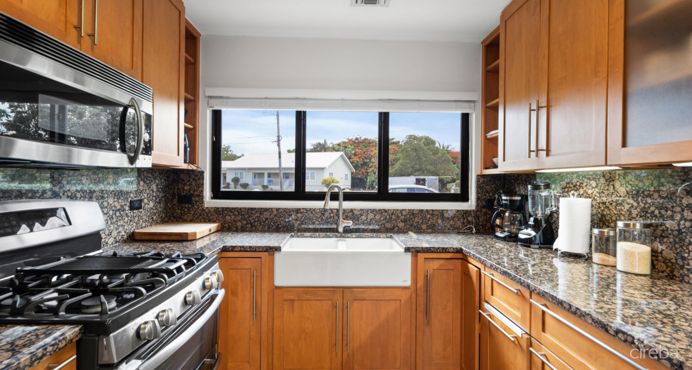 Melmac Ave #92 & #94  South Sound - Single Family Home With Cottage Set On 0.5 Acre Plot