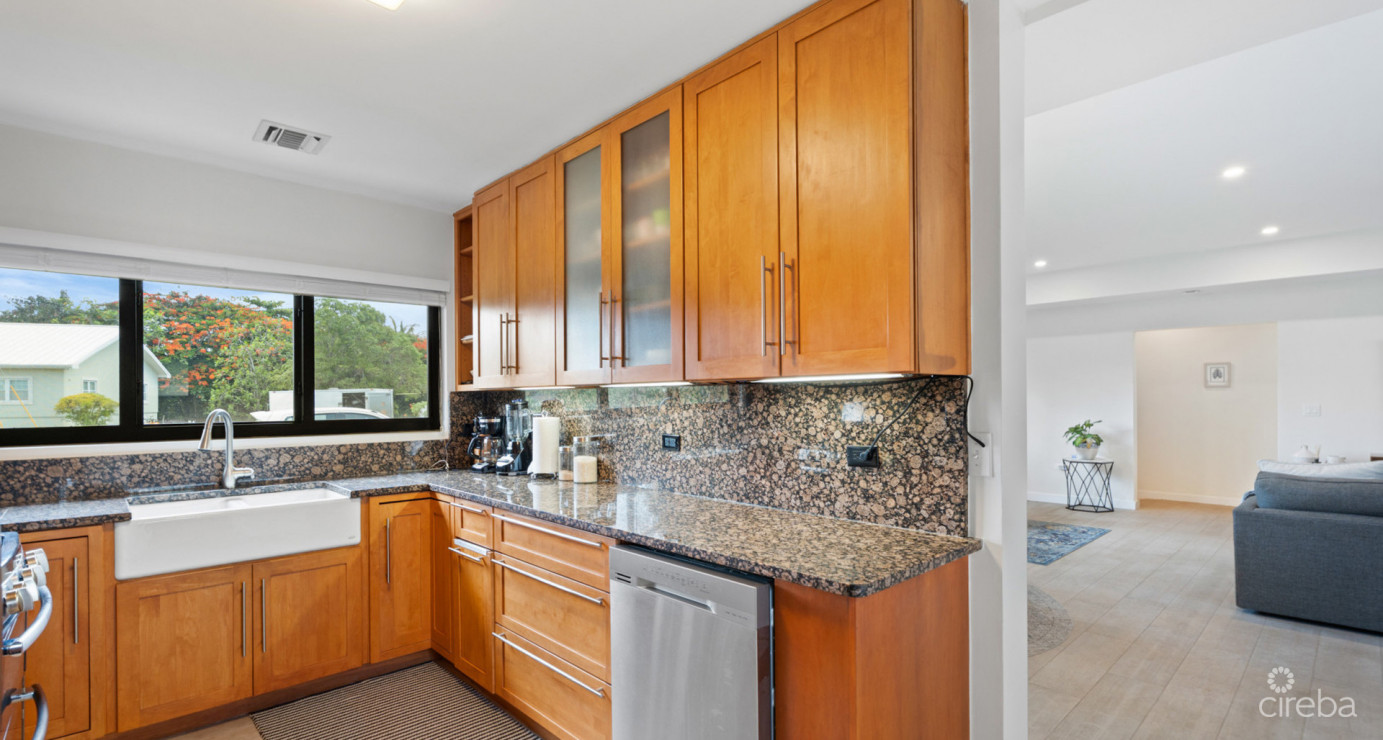 Melmac Ave #92 & #94  South Sound - Single Family Home With Cottage Set On 0.5 Acre Plot
