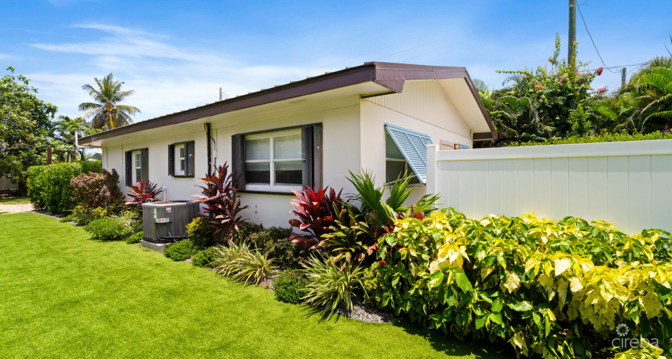 Melmac Ave #92 & #94  South Sound - Single Family Home With Cottage Set On 0.5 Acre Plot