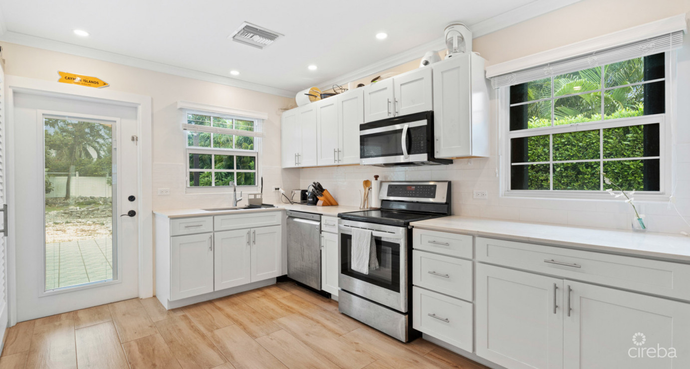 Melmac Ave #92 & #94  South Sound - Single Family Home With Cottage Set On 0.5 Acre Plot