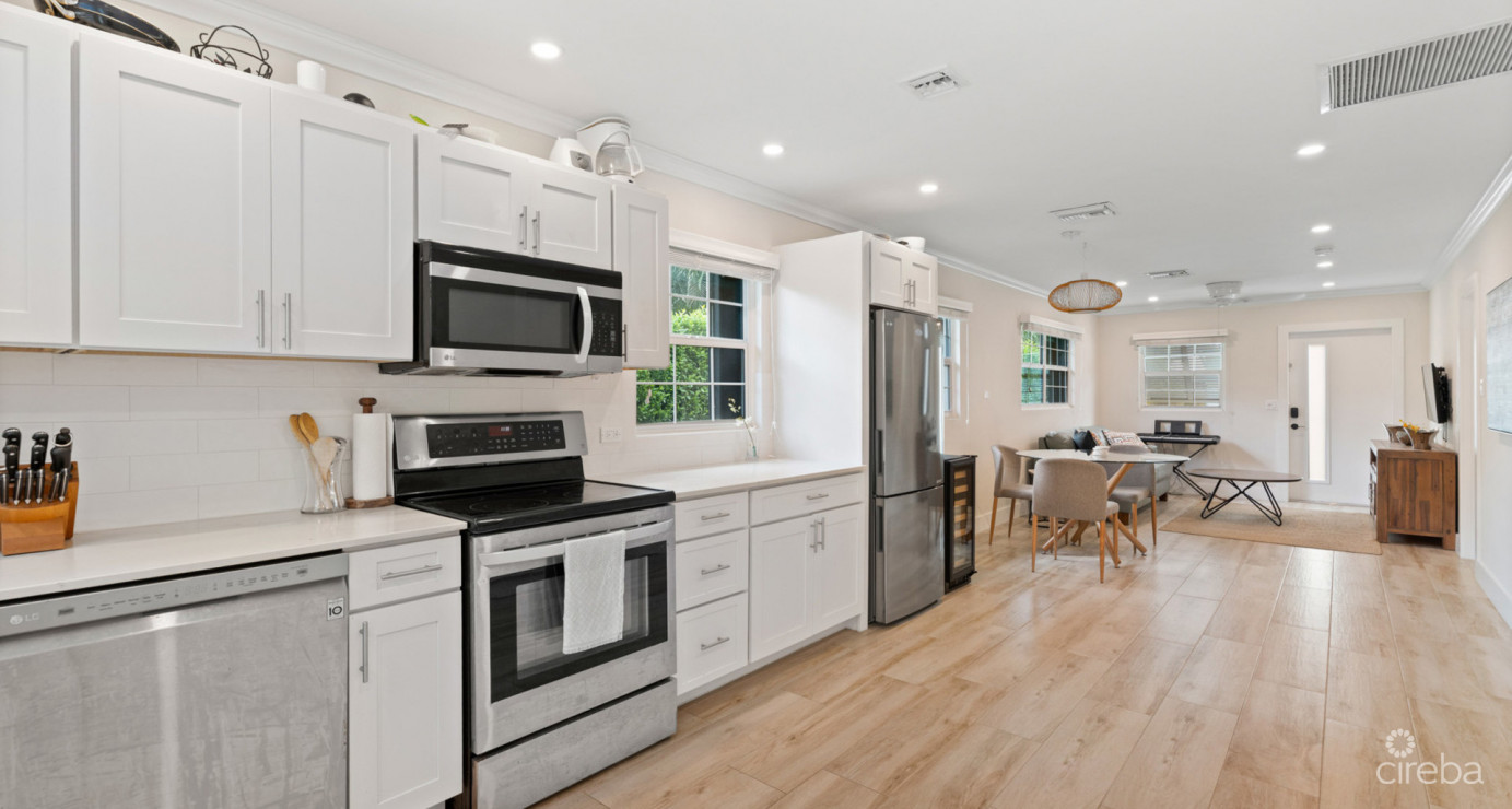 Melmac Ave #92 & #94  South Sound - Single Family Home With Cottage Set On 0.5 Acre Plot