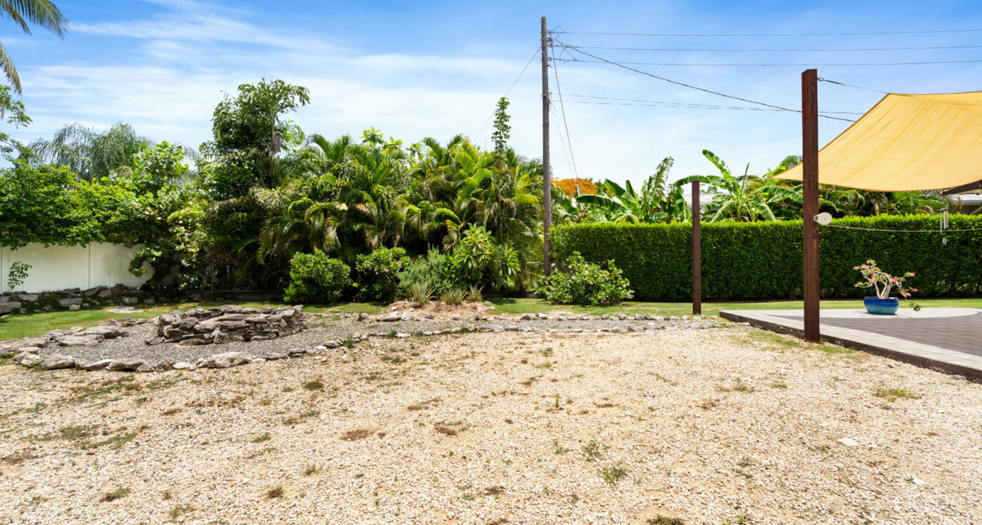 Melmac Ave #92 & #94  South Sound - Single Family Home With Cottage Set On 0.5 Acre Plot