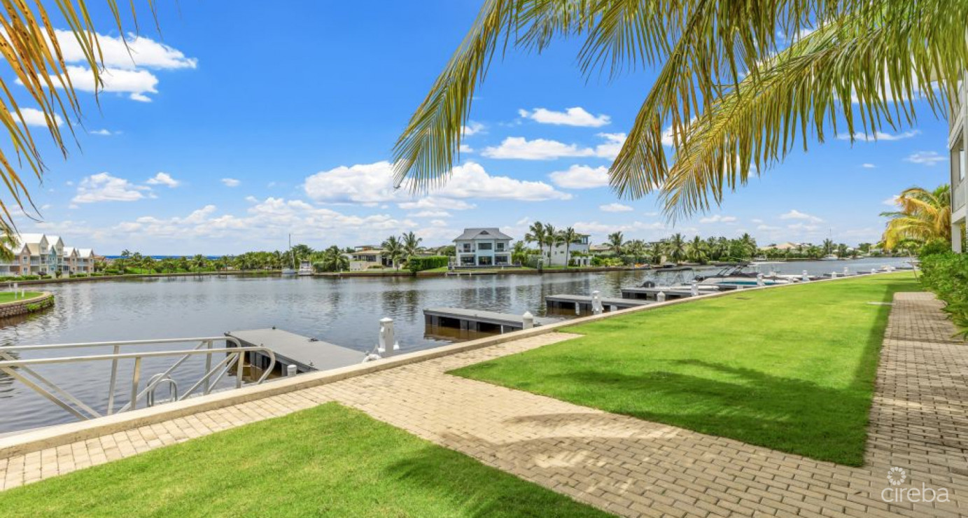 Periwinkle  Three Bed Cottage With Dock