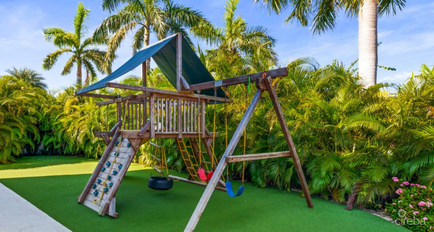 Periwinkle  Three Bed Cottage With Dock