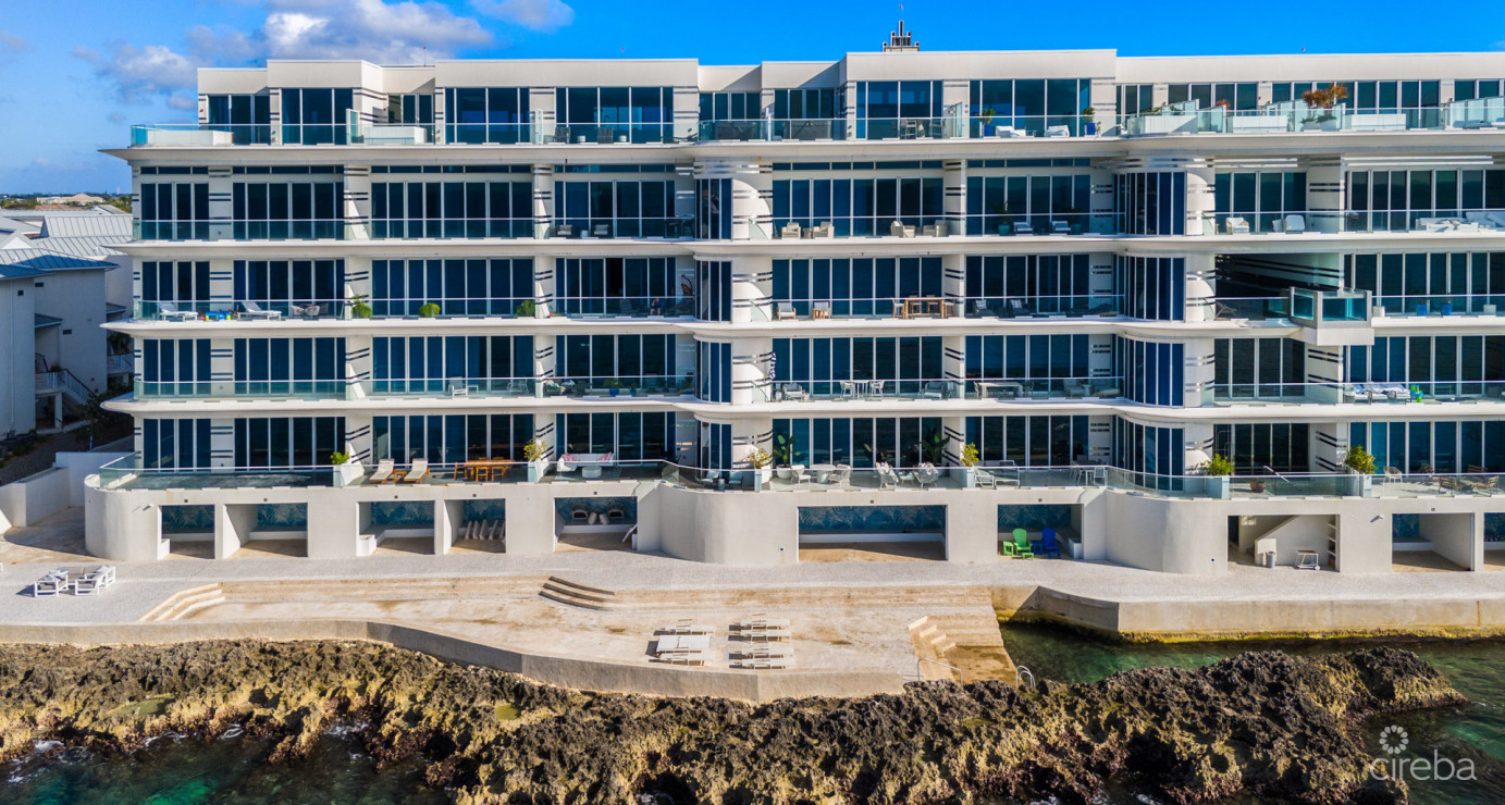 Expansive Oceanfront Residence - Fin 14