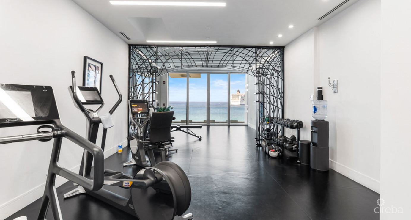 Expansive Oceanfront Residence - Fin 14