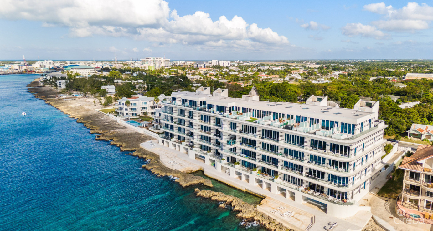 Expansive Oceanfront Residence - Fin 14