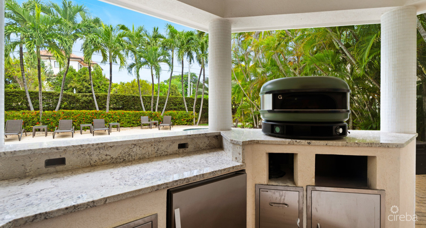8 Grand Palms | Beautifully Presented, Large 2-bed Unit In Prime South Sound Complex