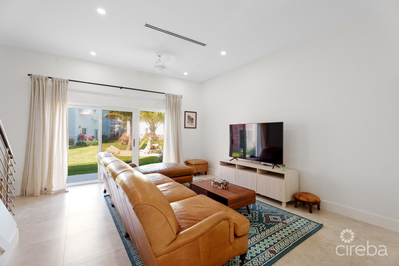 3 Bedrooms + Roof Terrace At The Meadows At Batabano - Residence 504