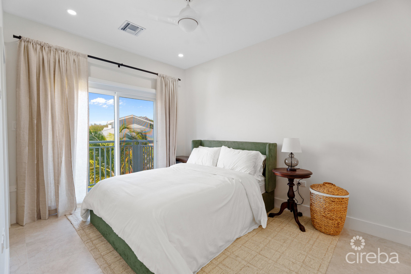 3 Bedrooms + Roof Terrace At The Meadows At Batabano - Residence 504