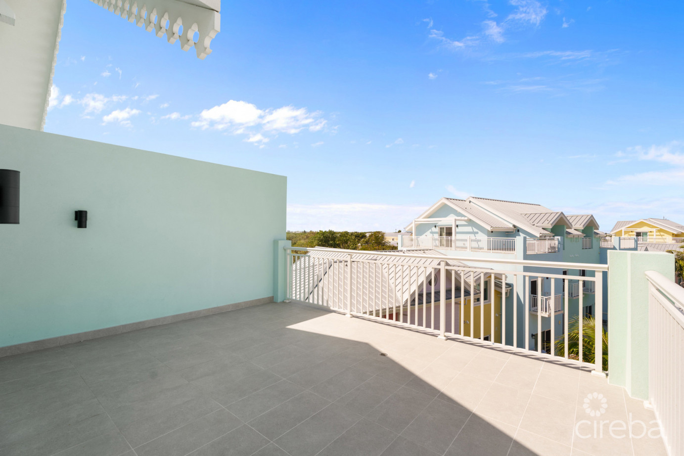 3 Bedrooms + Roof Terrace At The Meadows At Batabano - Residence 504