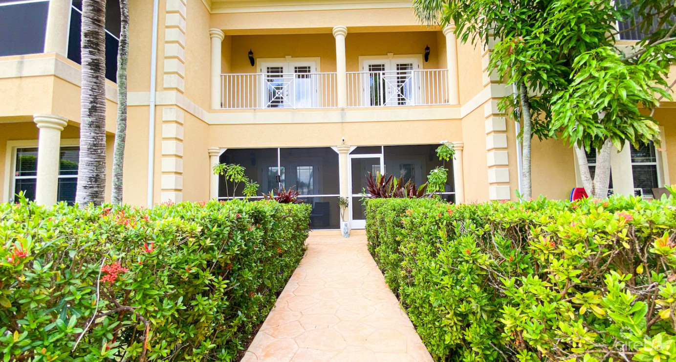 Omega Bay Gardens 1 Bed + Den