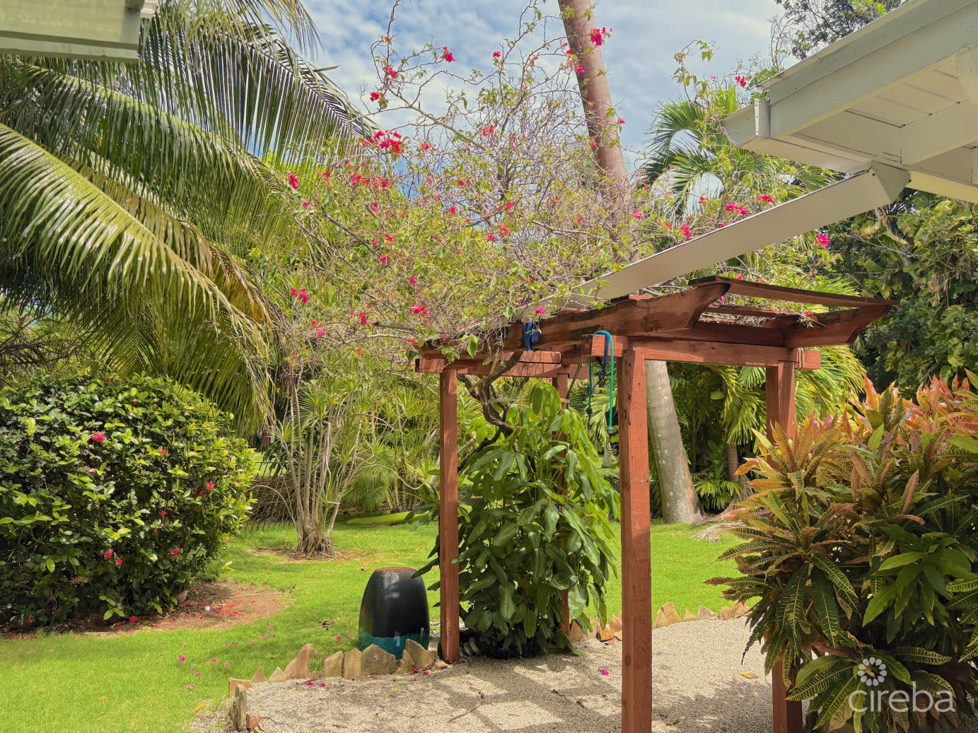 Rare Double-lot Oasis Bungalow  With Pool In Snug Harbour