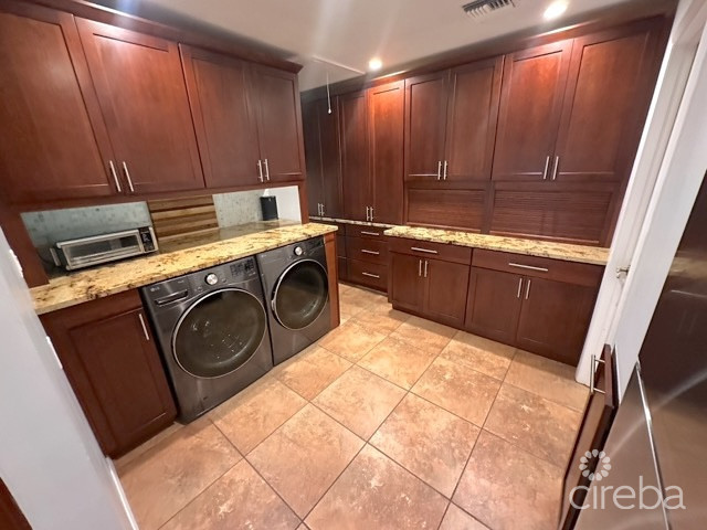Rare Double-lot Oasis Bungalow  With Pool In Snug Harbour