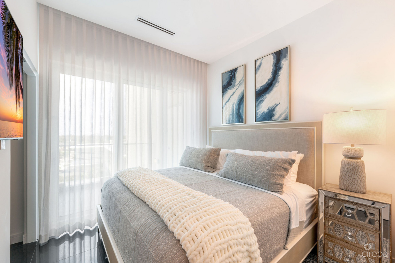 Fin 27, Oceanfront Condo