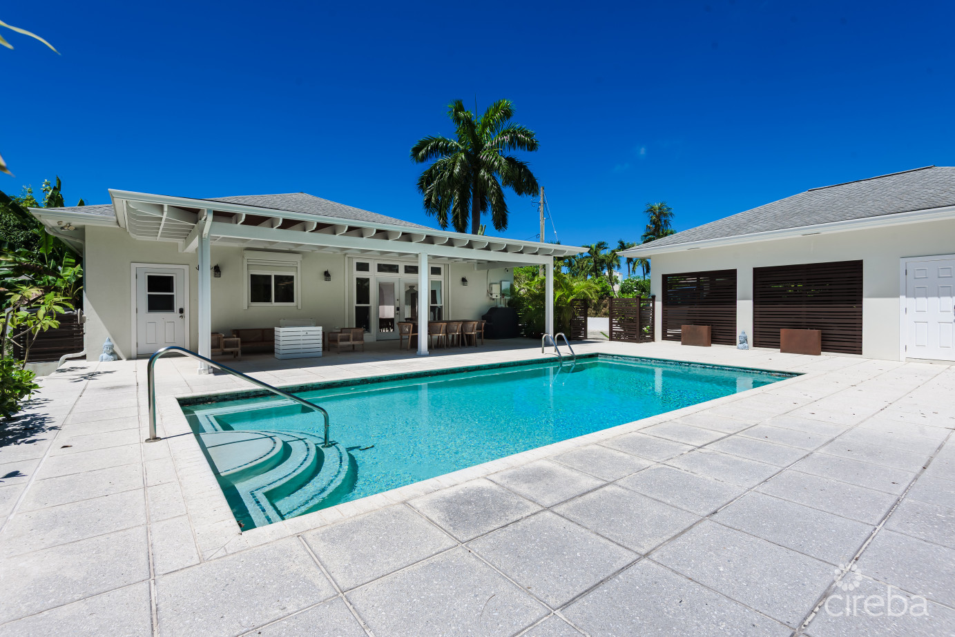 Seven Mile Beach Corridor Family Home