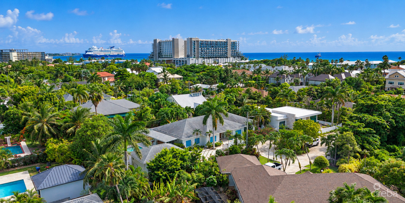 Seven Mile Beach Corridor Family Home