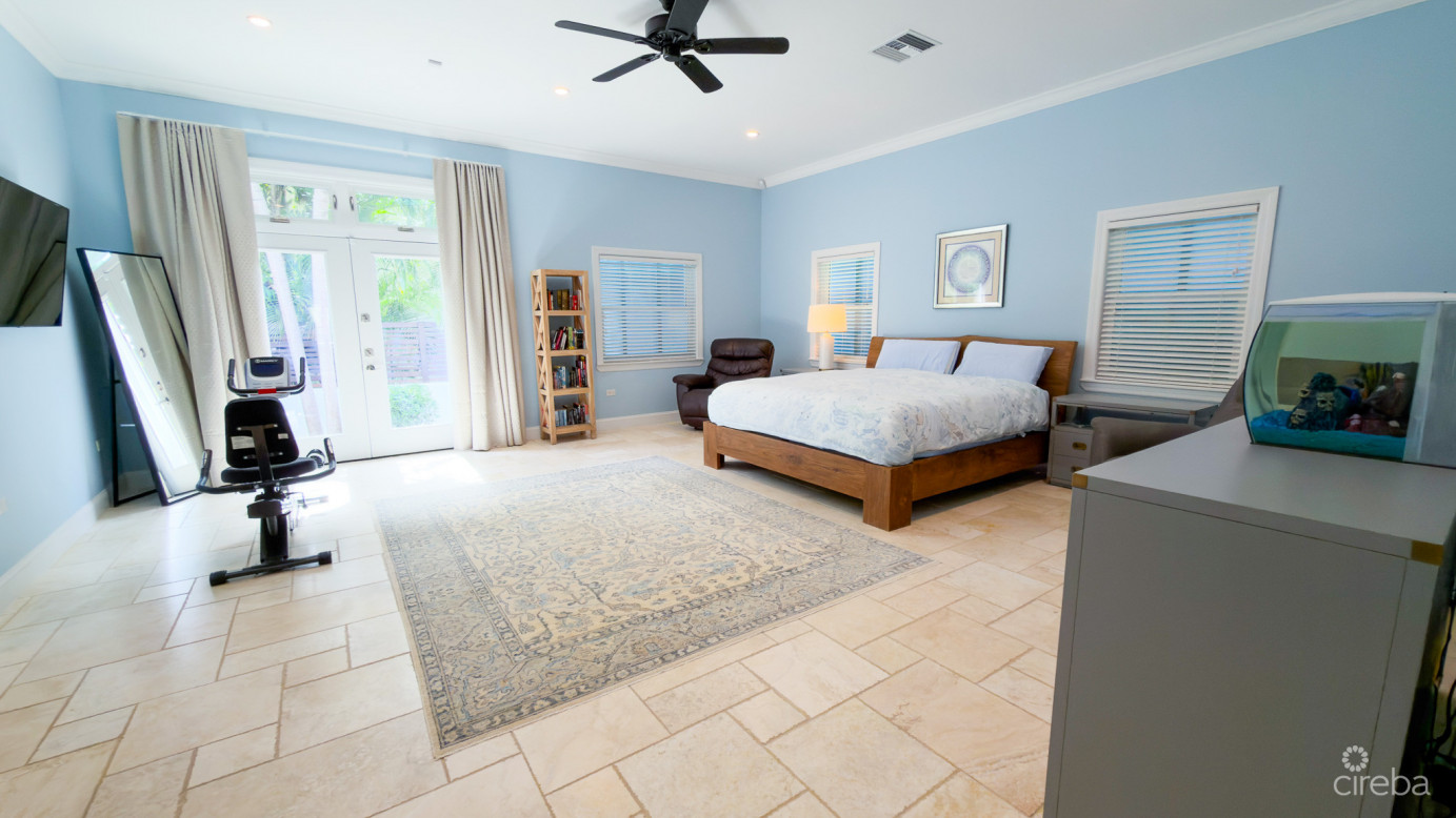 Seven Mile Beach Corridor Family Home