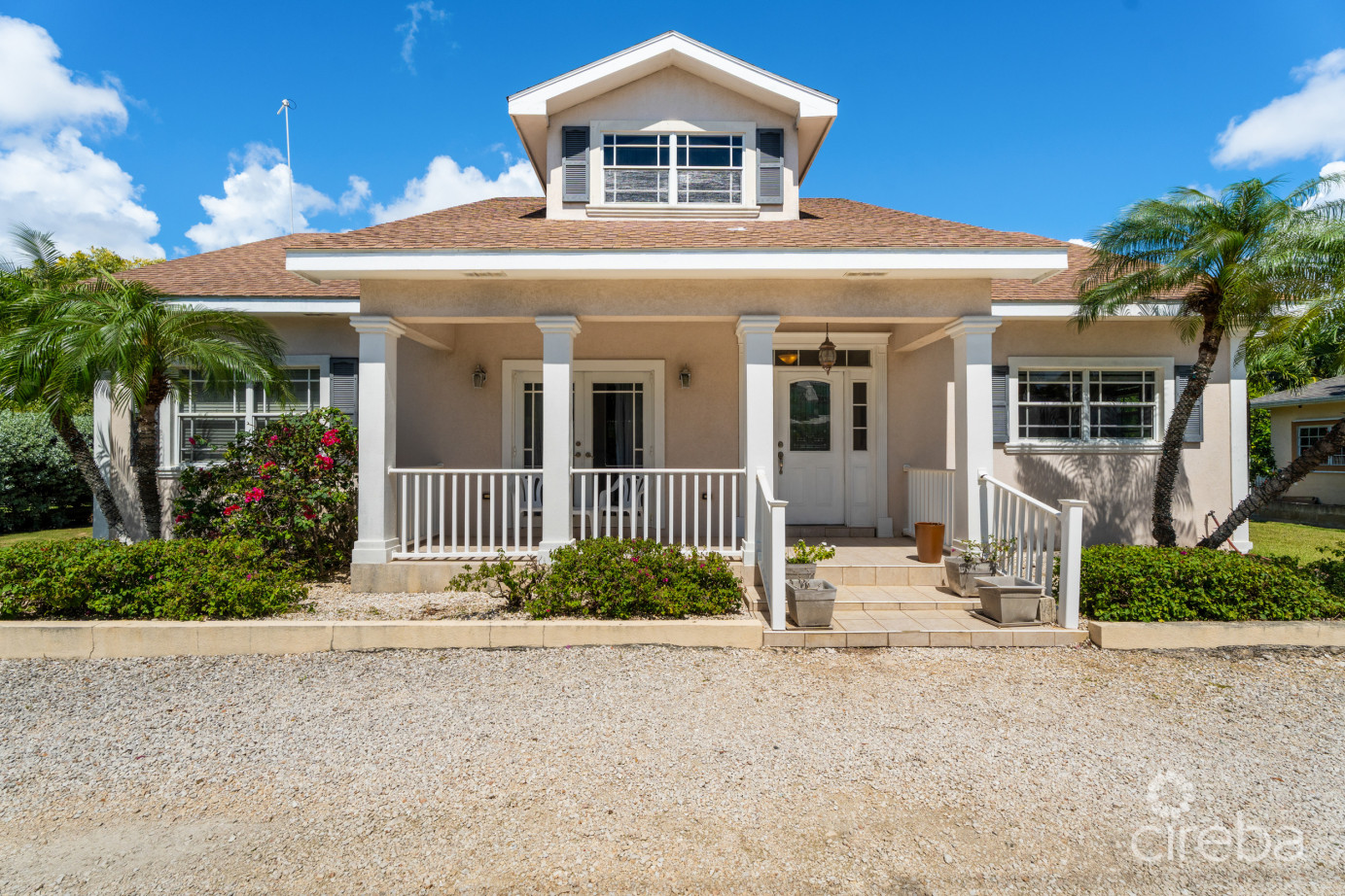 Charming Savannah Home With Picture Perfect Street Appeal!