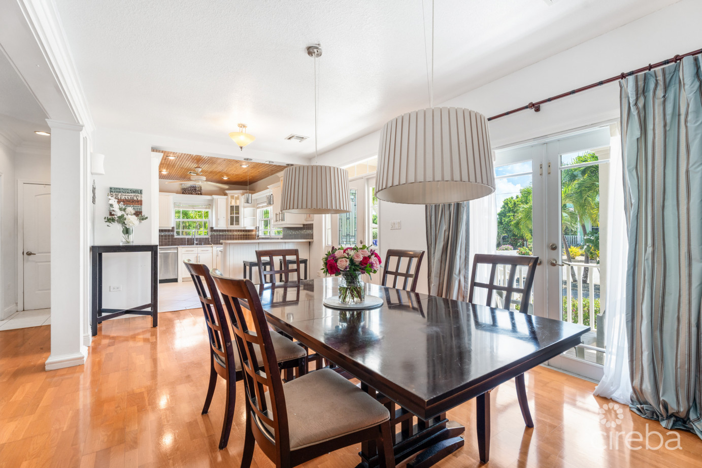 Charming Savannah Home With Picture Perfect Street Appeal!