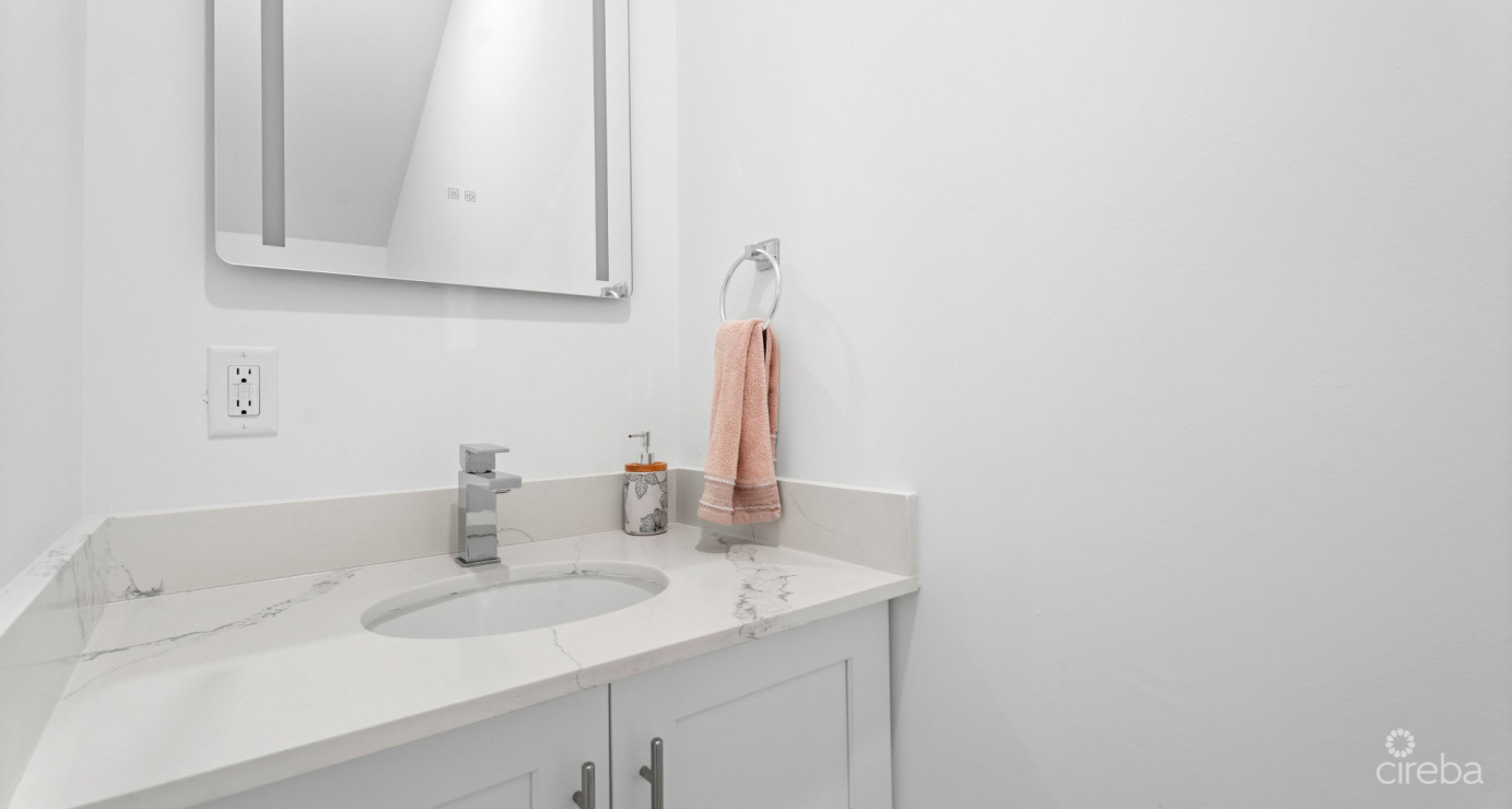 Ocean Vista 2 Bed/2.5 Bath Ocean View End Unit #1