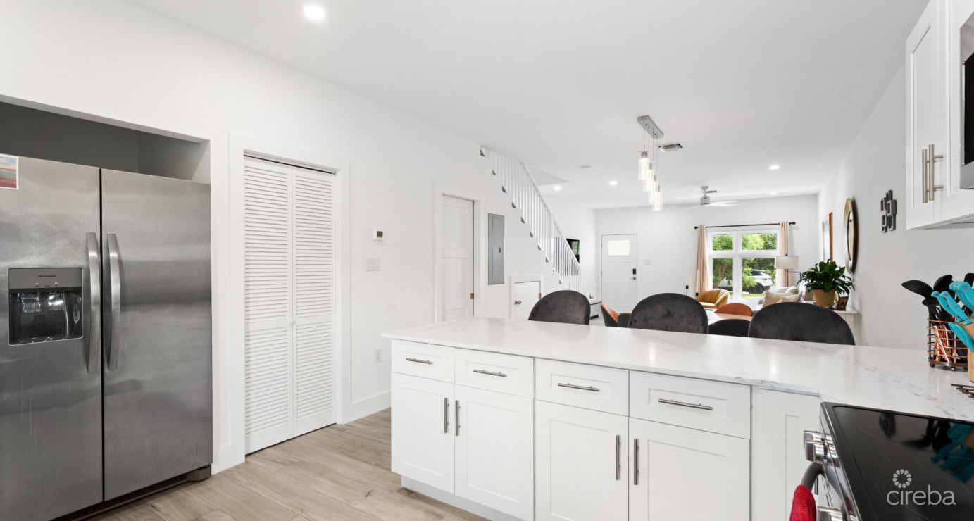Ocean Vista 2 Bed/2.5 Bath Ocean View End Unit #1