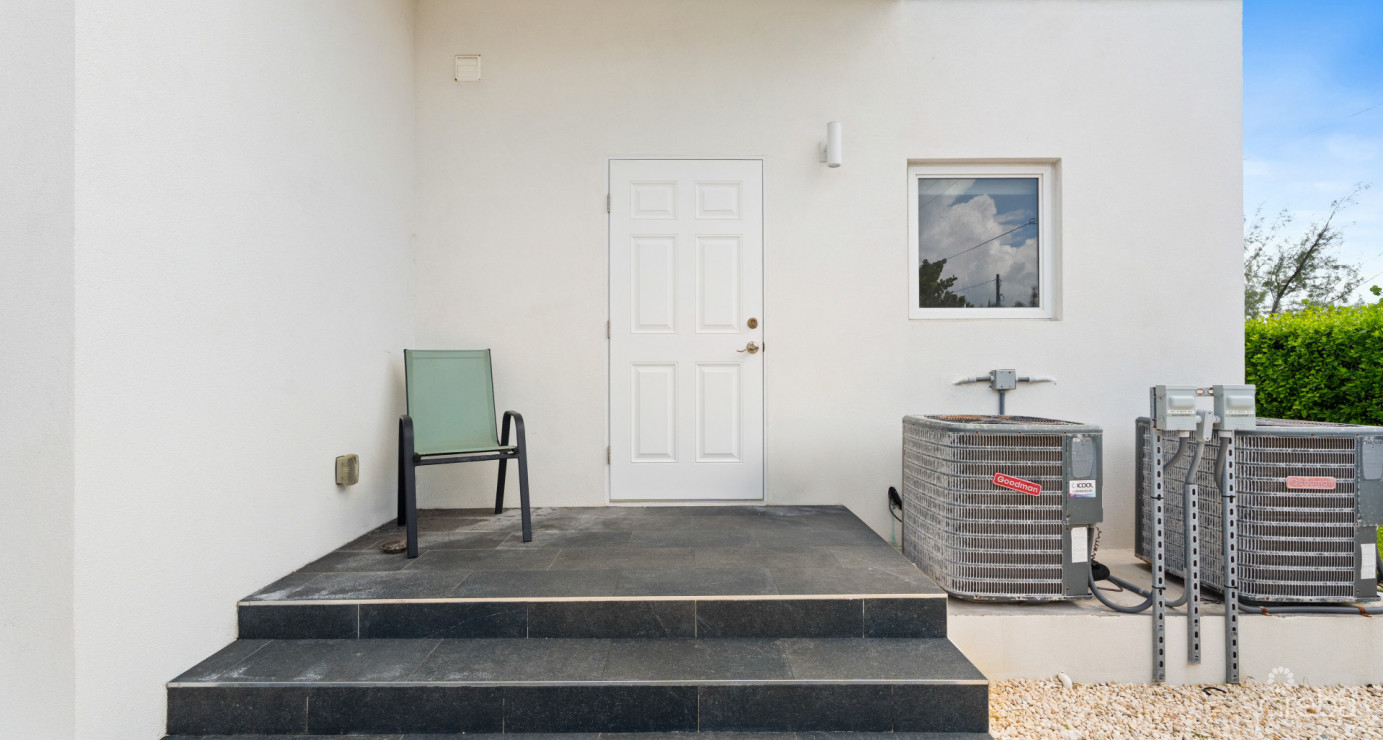 Ocean Vista 2 Bed/2.5 Bath Ocean View End Unit #1