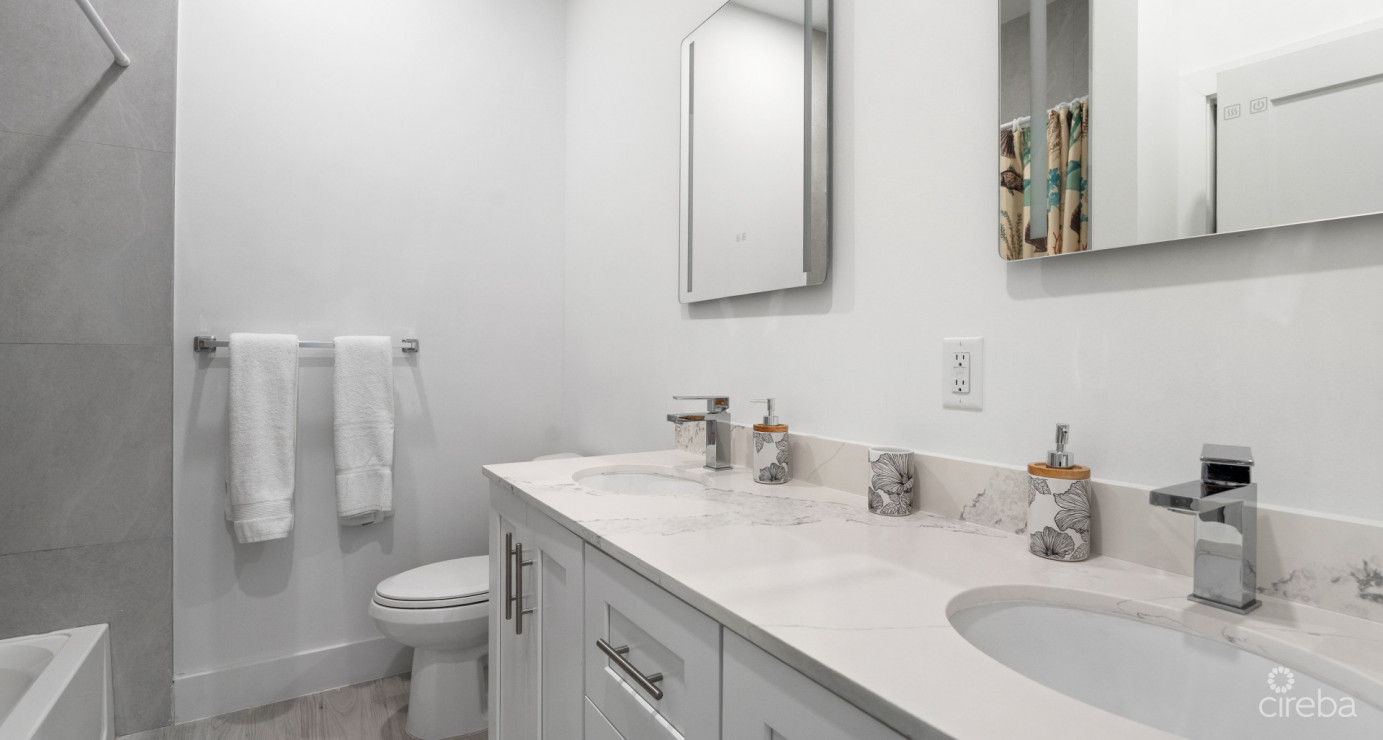 Ocean Vista 2 Bed/2.5 Bath Ocean View End Unit #1