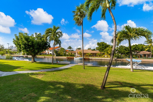 Canalfront 4 Bed  4.5 Bath - Newly Renovated Governors Harbour Home