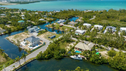 Super Canal Front Lot On Peaceful Close