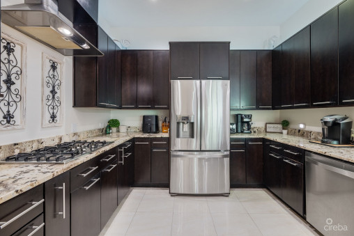 Beach Bay 3 Bedroom Plus Den