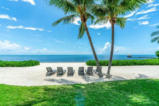 Villa Mora South Sound Beachfront