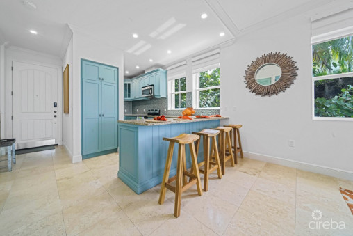 Kisha 105  2bdrm Waterfront Walkout  -coastal Chic Corner Unit