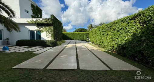 "hideaway Hill" Lush Modern Elegance Close To Sea Access