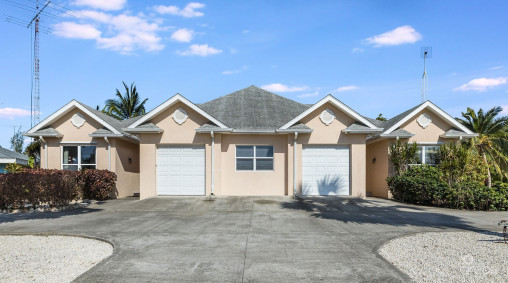 4 Bedroom  Canal Front Duplex With Pool - 188 Abbey Way Unit 1