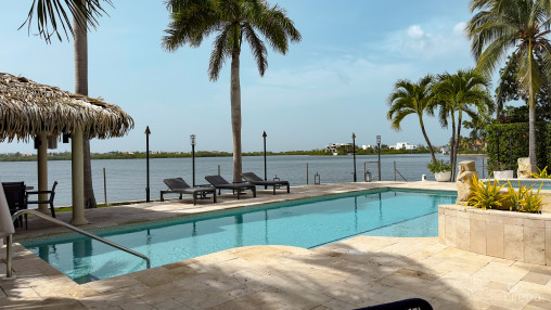 Crystal Harbour - Ocean Front Home