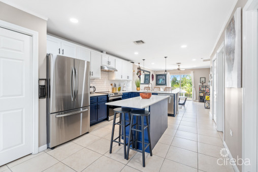 Upgraded 2beds Canalfront