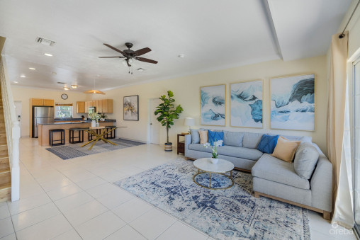 Paradise Point  3-bed, 2.5-bath Oceanfront Townhouse  West Bay
