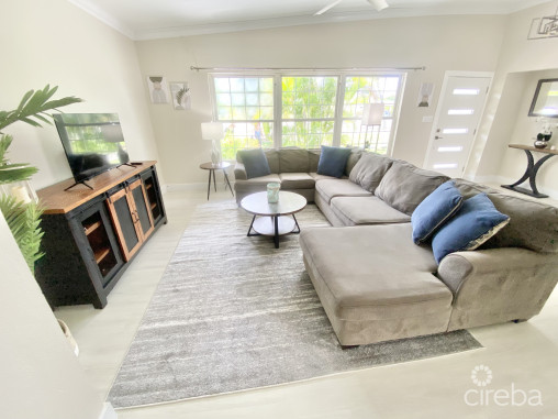 Stunningly Renovated 3 Bed +den Home In George Town