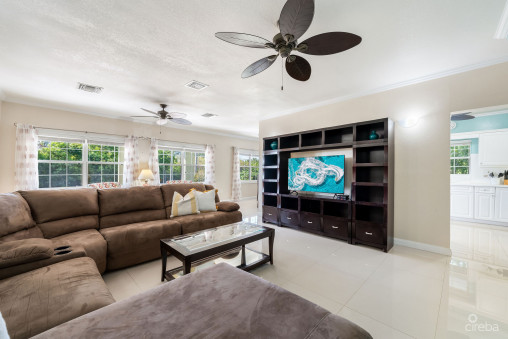 Longfellow Circle 18, Breakers Family Home