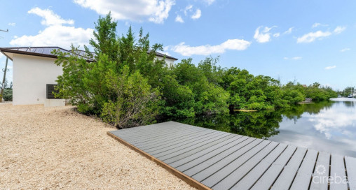 New Ns Estates Canal Front 4 Bed On Green Street