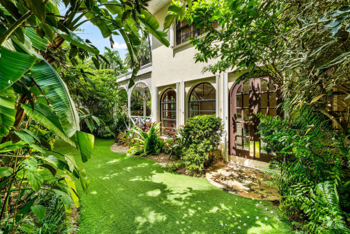 Anne Bonny Crescent - Classic Colonial With Outdoor Entertaining