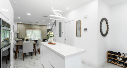 Like New - City Plaza Residences #5 (2 Bed, 3 Bath Gt Townhome)